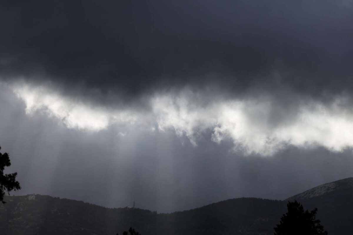 Η εξέλιξη της κακοκαιρίας με καταιγίδες και χιόνια – Ποιες περιοχές βρίσκονται στο επίκεντρο