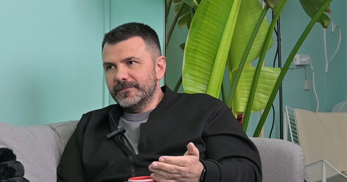 Γιάννης Κολοκυθάς: «Με τον πατέρα μου δεν έχω σχέση – Τότε και για χρόνια με πλήγωνε πολύ, έκανε πολλά πράγματα που δε μου άρεσαν»