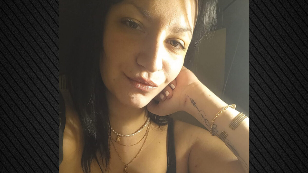 Θρήνος στο τελευταίο αντίο στη Νεκταρία που πέθανε στον Κολωνό: «Περιμέναμε να μας καλέσει στο γάμο της και όχι στην κηδεία της»