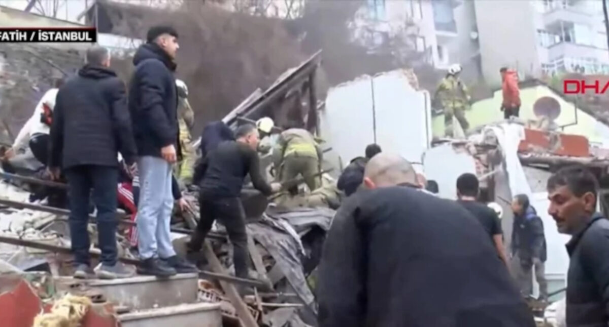 Κατέρρευσαν δύο κτήρια στην Κωνσταντινούπολη – Σε εξέλιξη επιχείρηση στα ερείπια, άγνωστος ο αριθμός εγκλωβισμένων