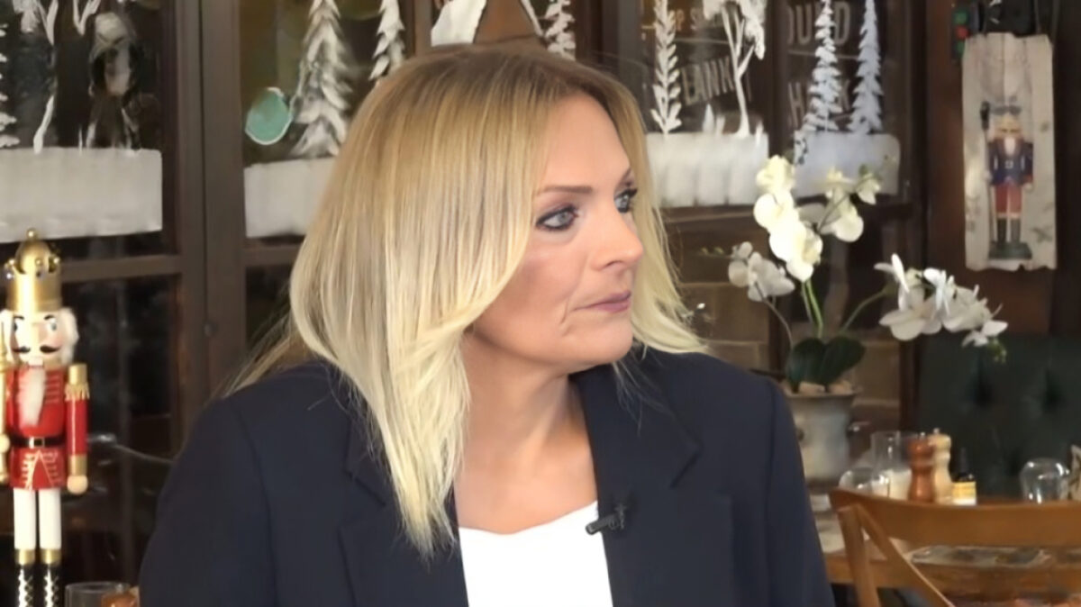 Χριστίνα Λαμπίρη: «Πάθαινα τρομερές κρίσεις πανικού και σε μια από τις πτήσεις ήμουν πεσμένη μπρούμητα για να μην ακούω και να μη βλέπω»