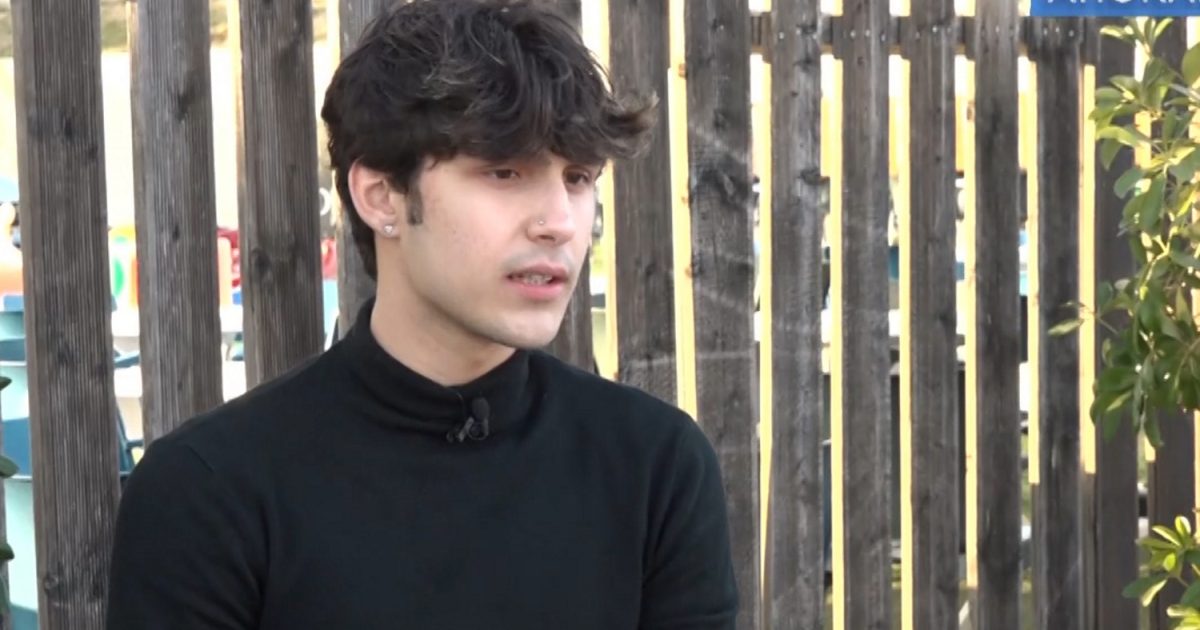 Μπάμπης Λαζαρίδης: «Η μητέρα μου μού έχει πει τα πάντα για τον πατέρα μου κι έχω μάθει να ζω με αυτό» – «Δεν μου έλειψε η πατρική φιγούρα»