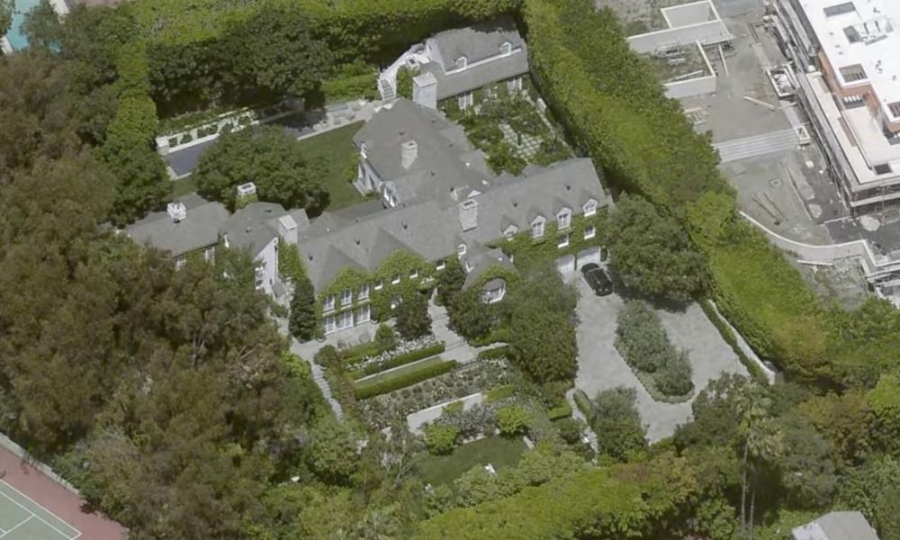 Ο Λεόν Μπλακ πουλάει το σπίτι του στο Μπέβερλι Χιλς για 47 εκατομμύρια δολάρια – Ανήκε παλαιότερα στον Τομ Κρουζ