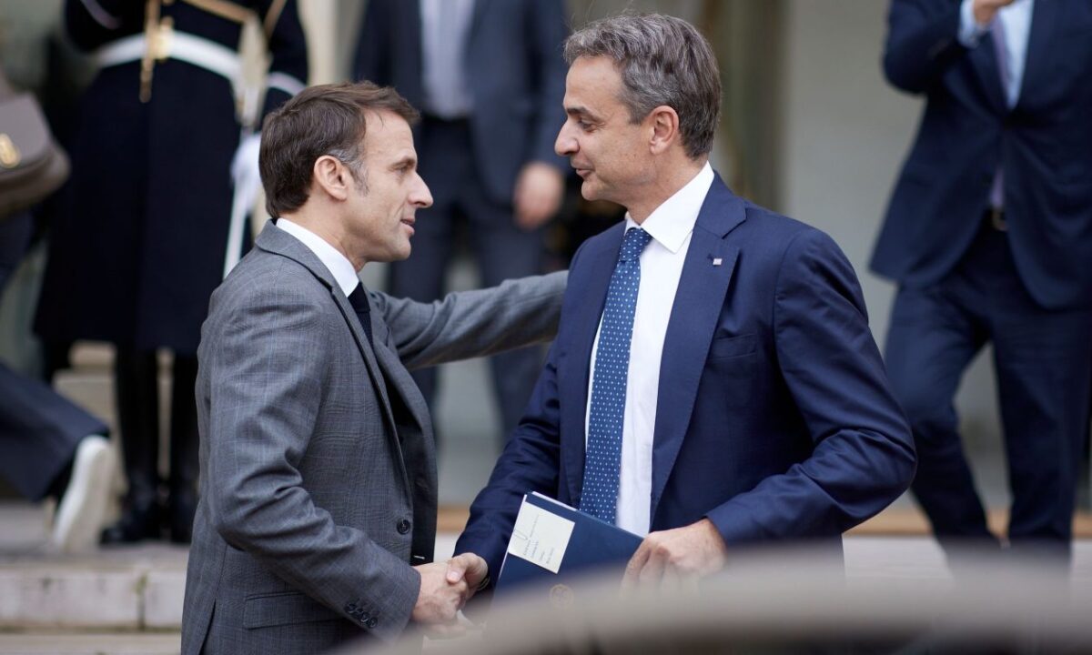 Τηλεφωνική επικοινωνία Μητσοτάκη – Μακρόν για τις εξελίξεις σε Ιράν, Κύπρο και Λίβανο