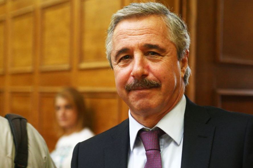 Ο πράσινος Μανιάτης και ο κόκκινος Αρβανίτης