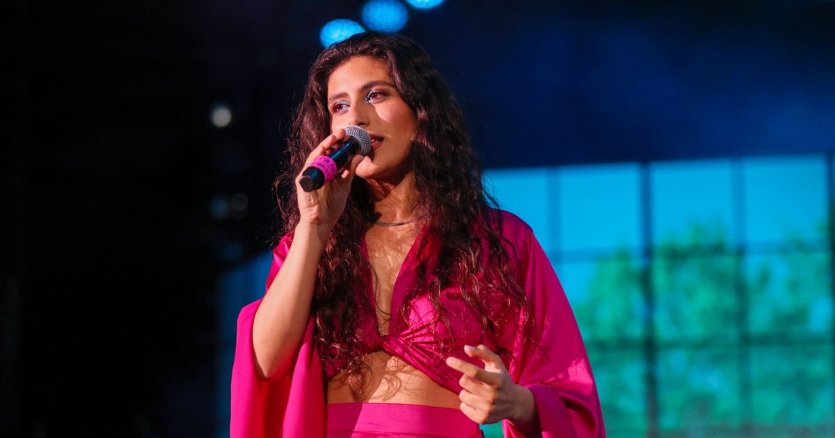 Μαρίνα Σπανού: «Δεν έχω γράψει ακόμα τραγούδι για εκείνους, είμαι ευτυχισμένη με τους γονείς που έχω»