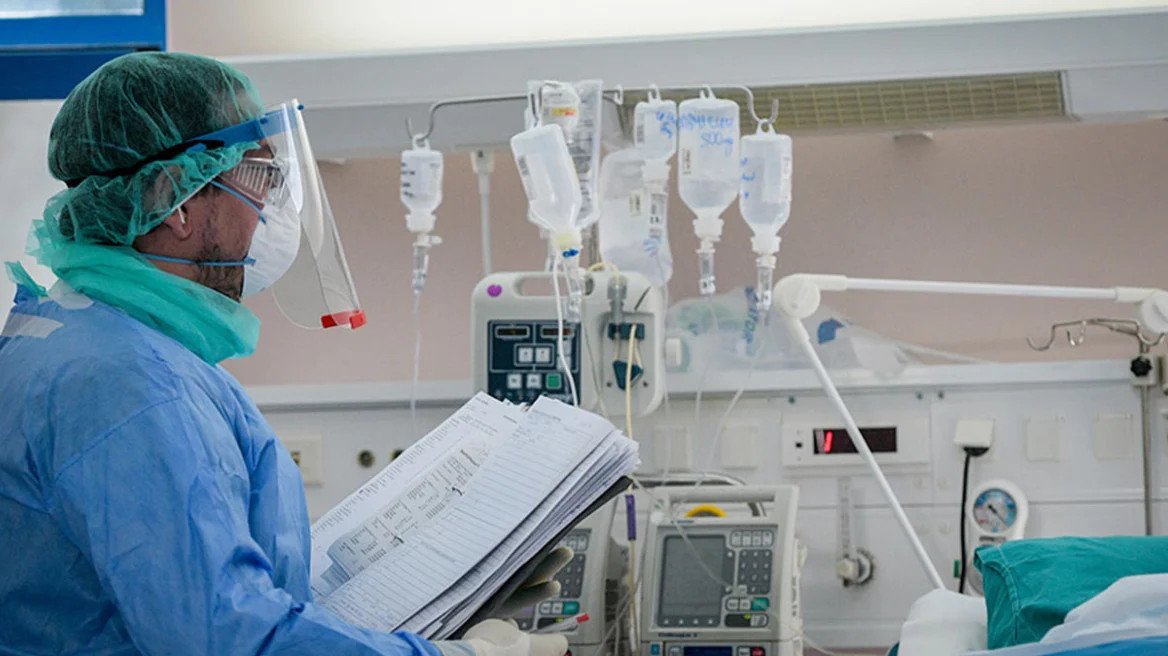 Σε κρίσιμη κατάσταση η 24χρονη που βρέθηκε άγρια χτυπημένη στη Βέροια, αναζητούν τον δράστη της επίθεσης