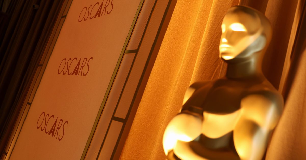 Oscars 2026: Ποιοι φαίνεται να κερδίζουν, ποιοι καραδοκούν για την ανατροπή και γιατί η φετινή τελετή ίσως είναι από τις πιο απρόβλεπτες των τελευταίων ετών