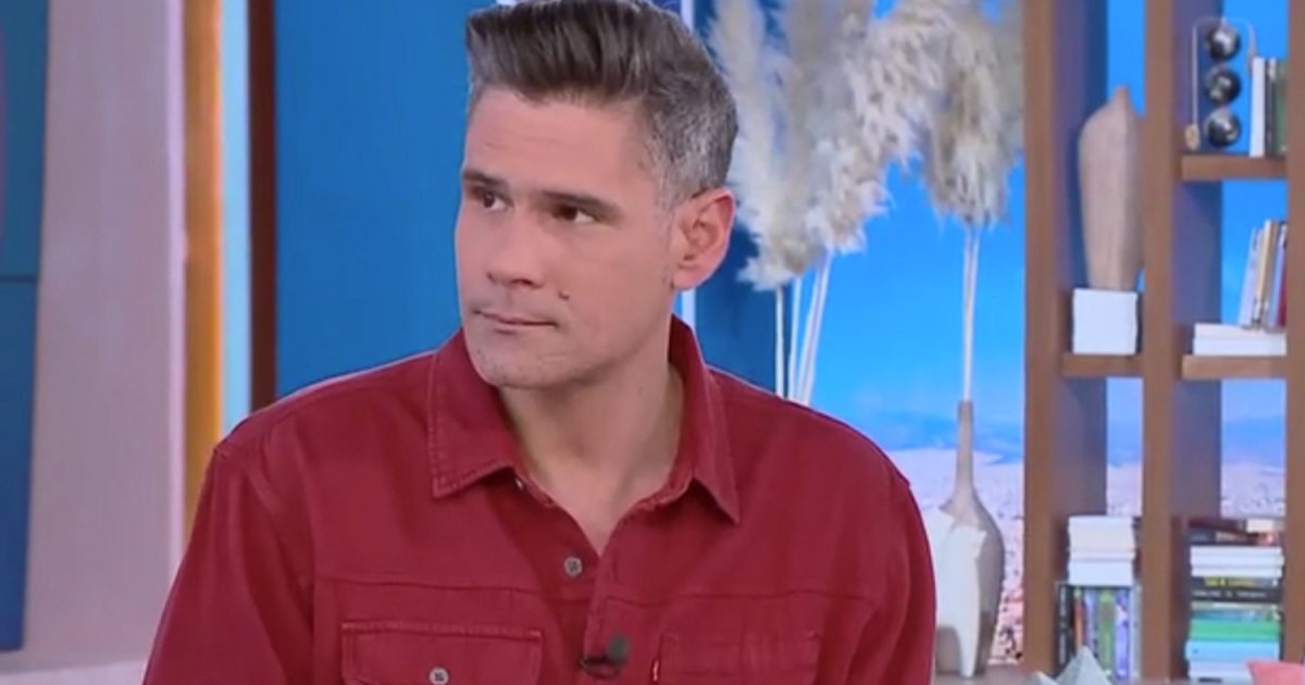 Δημήτρης Ουγγαρέζος: «Δεν σήκωνα το τηλέφωνο στη μητέρα μου γιατί ήμουν μέσα στο ασθενοφόρο, είχα τρακάρει»