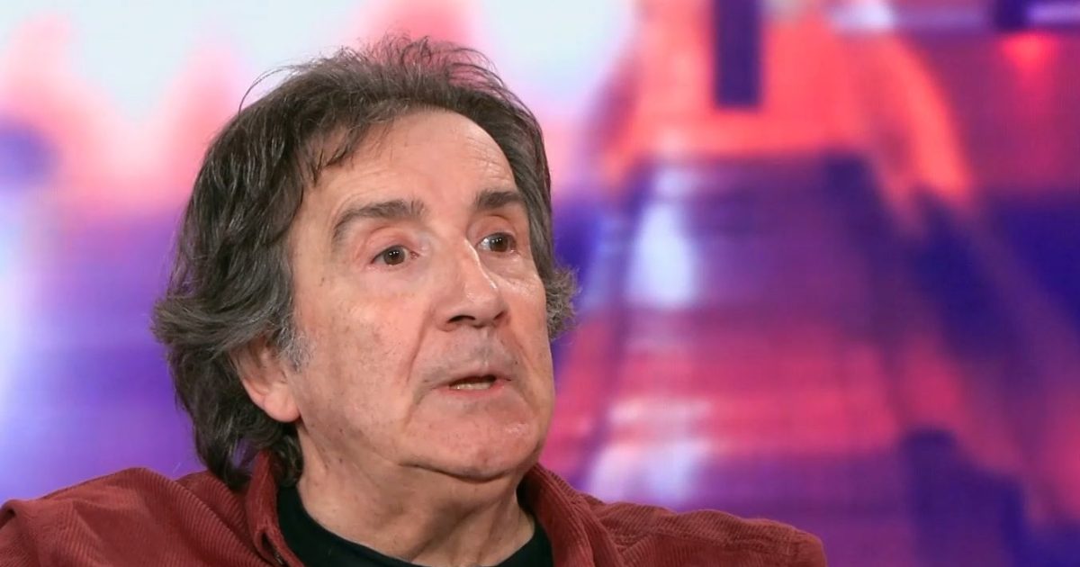 Άγγελος Παπαδημητρίου: «Με πήραν τηλέφωνο να πάω στον δεύτερο κύκλο και τους λέω “γιατί; είχε επιτυχία ο πρώτος;”, κρυβόμουν από τη ντροπή μου τότε»