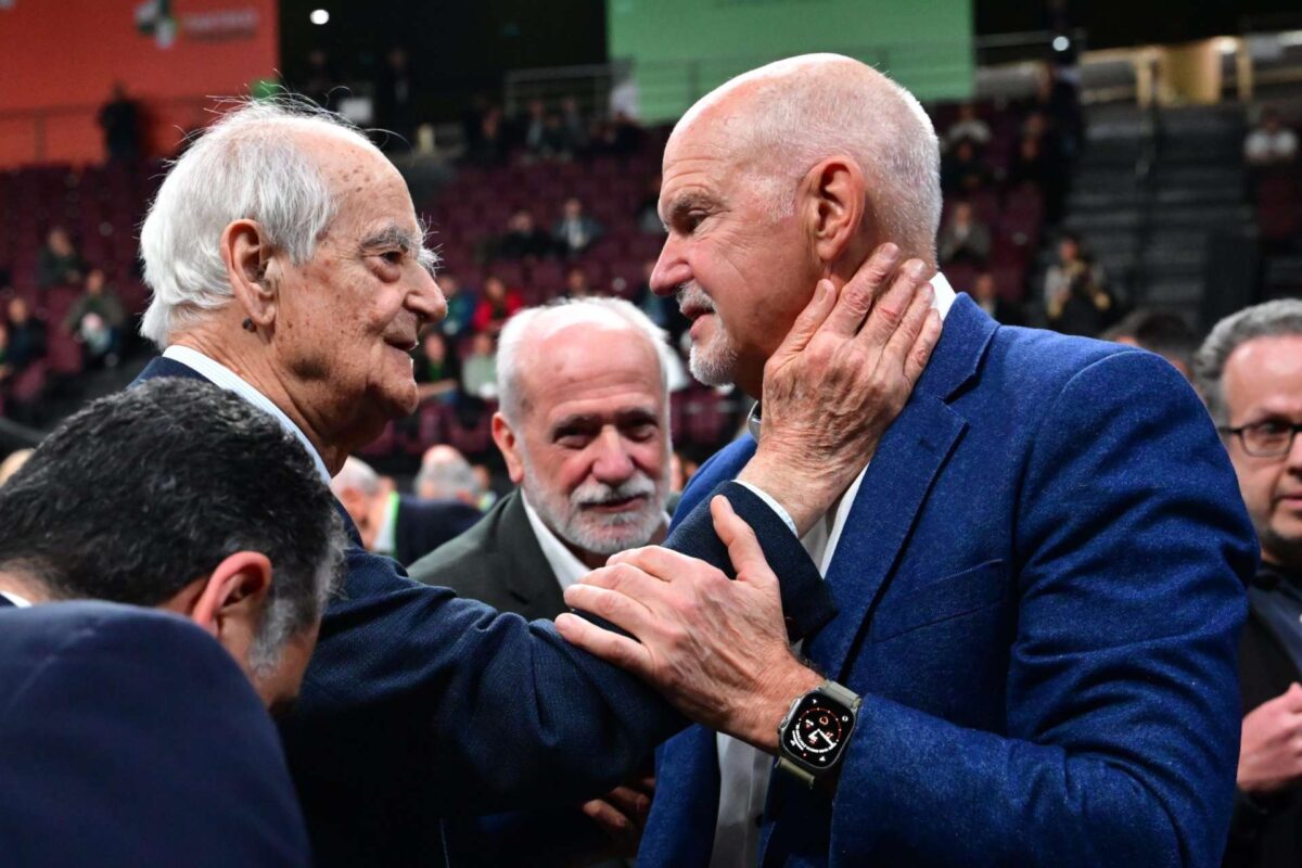 Δεύτερη ημέρα του συνεδρίου του ΠΑΣΟΚ – Παρεμβάσεις κορυφαίων στελεχών με μηνύματα ενότητας