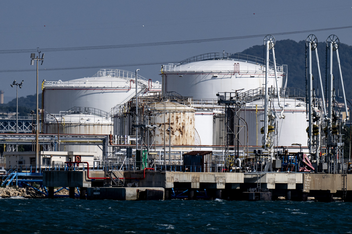 Αποκλιμάκωση στις τιμές πετρελαίου καθώς οι επενδυτές σταθμίζουν τα σενάρια για τον πόλεμο στο Ιράν