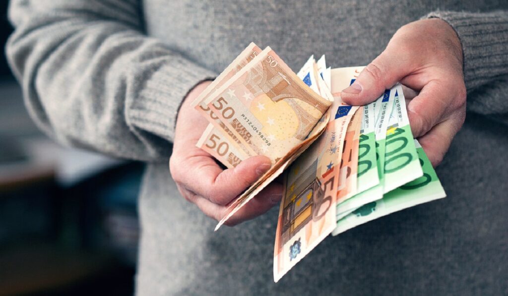 e-ΕΦΚΑ και ΔΥΠΑ: Λεφτά σε πάνω από 4,3 εκατ. δικαιούχους – Ποιοι θα πληρωθούν μέχρι τις 27 Μαρτίου