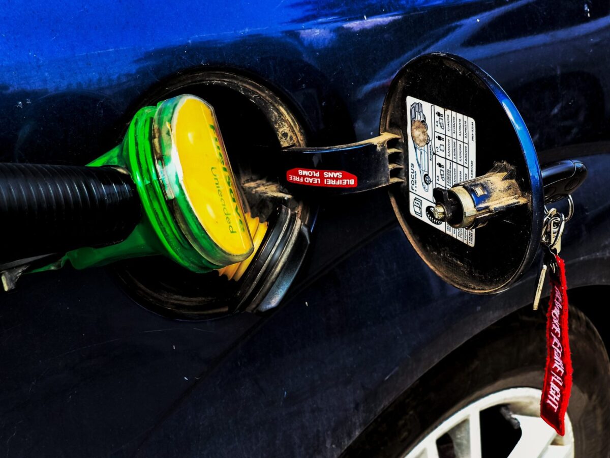 Καύσιμα: Φόβοι για ράλι ανόδου στις τιμές μετά το «χτύπημα» των ΗΠΑ στο Ιράν