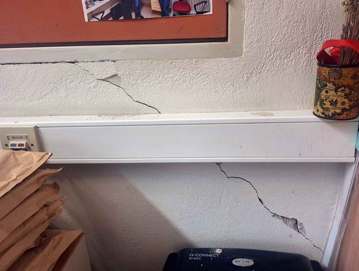 Ρωγμές στο μεταβατικό κτήριο του Πανεπιστημίου Ιωαννίνων μετά τον σεισμό