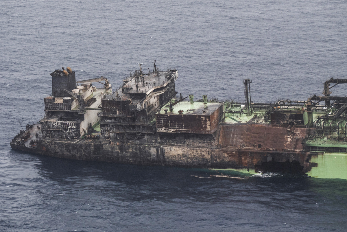 Περιβαλλοντική βόμβα στη Μεσόγειο: Ρωσικό τάνκερ γεμάτο LNG εξακολουθεί να πλέει ακυβέρνητο – Ενδέχεται να εκραγεί ανά πάσα στιγμή