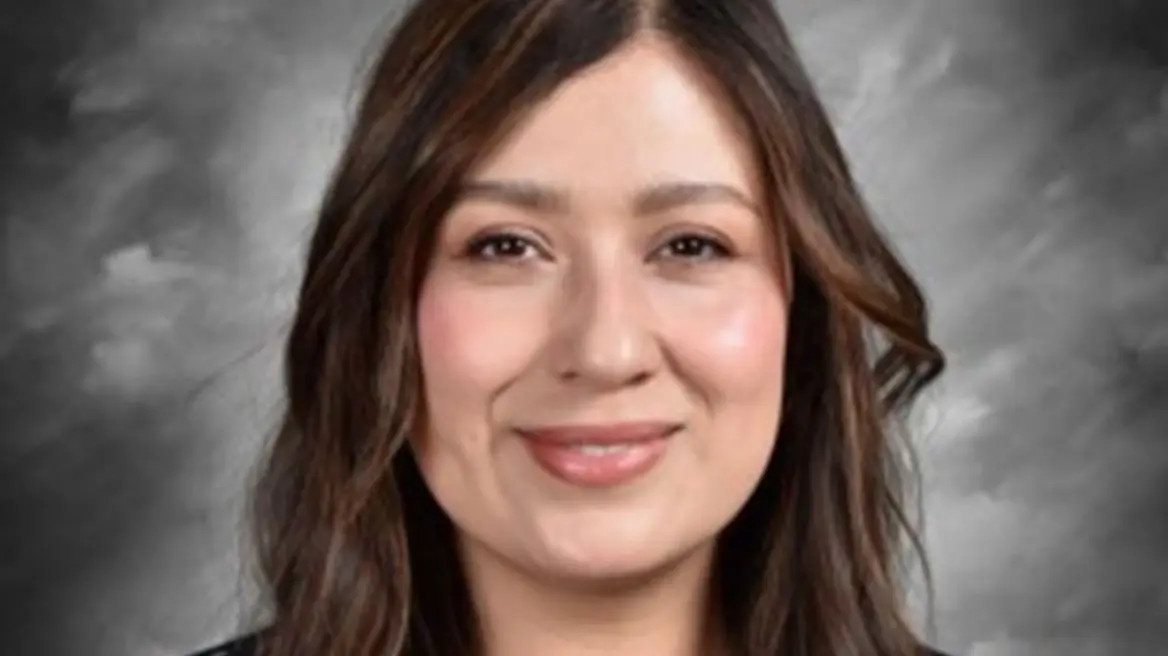 Γραμματέας σχολείου στις ΗΠΑ παραδέχθηκε ότι έκανε σεξ με 13χρονο αφού του έδωσε ναρκωτικά, του είχε πει ότι έχει μεγαλύτερο ανδρισμό από τον σύζυγό της