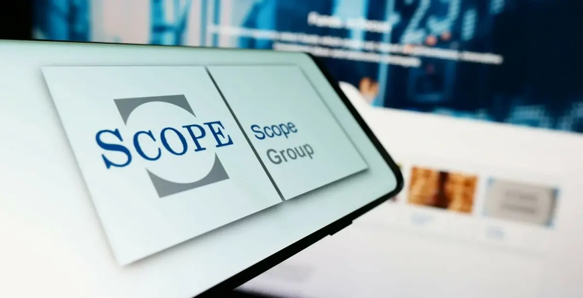 Scope: Αμετάβλητη η αξιολόγηση ΒΒΒ του ελληνικού χρέους με θετικό outlook