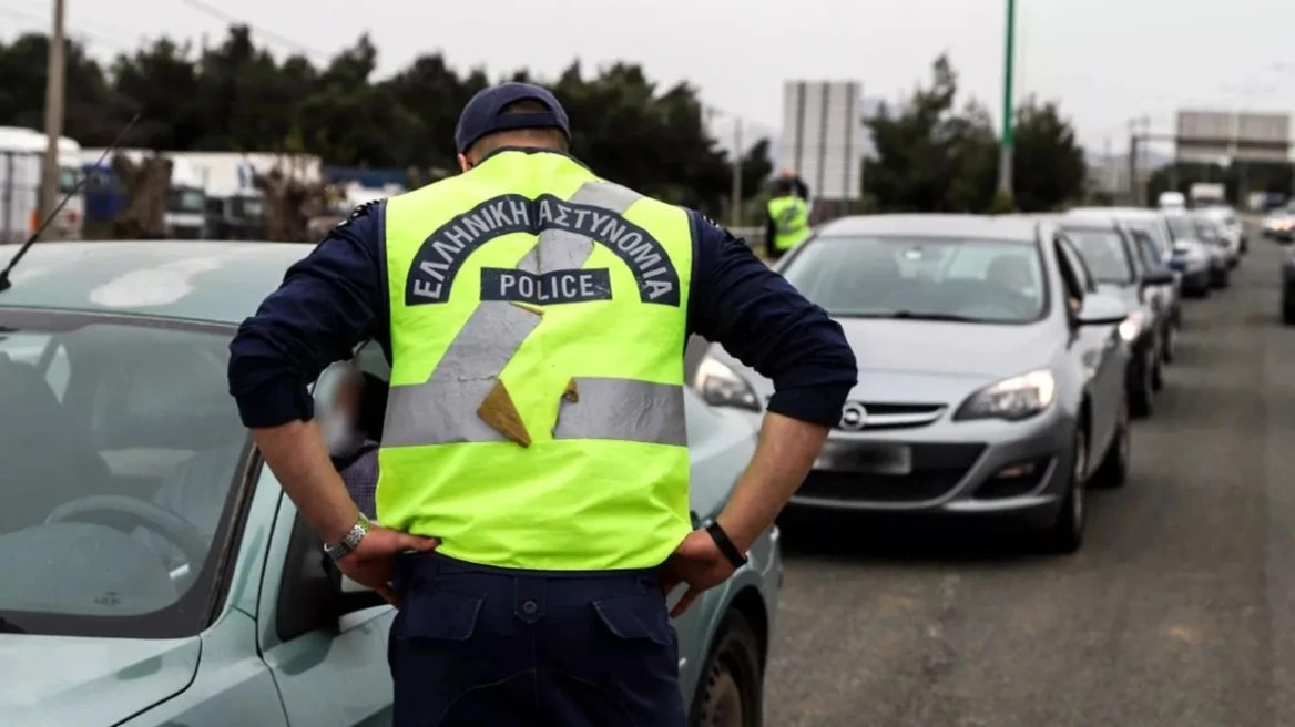 Θεσσαλονίκη: Συνελήφθη οδηγός φορτηγού που προσπάθησε να δωροδοκήσει αστυνομικούς για να γλιτώσει τις κλήσεις