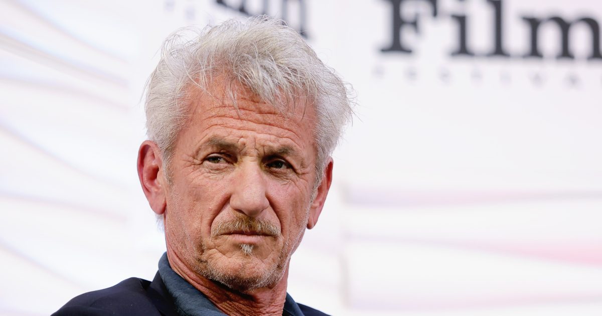 Όσκαρ 2026: «Ο Σον Πεν δεν μπόρεσε να παρευρεθεί απόψε… ή δεν ήθελε» – Το “μυστήριο” πίσω από την αδικαιολόγητη απουσία του ηθοποιού που βραβεύτηκε για τρίτη φορά