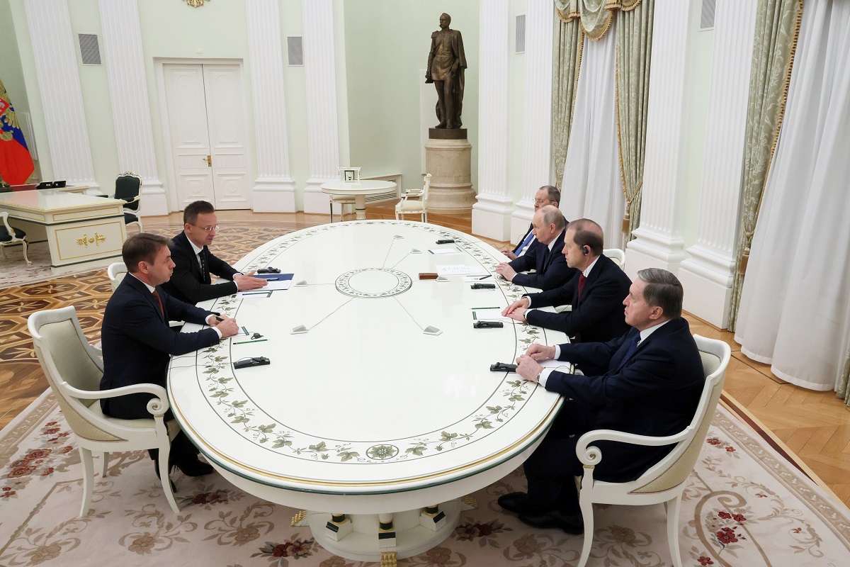 Politico: Η ΕΕ περιορίζει τη ροή εμπιστευτικών πληροφοριών προς την Ουγγαρία λόγω φόβων για διαρροές προς τη Ρωσία