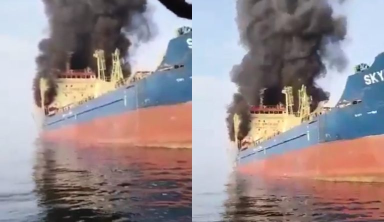 Στο στόχαστρο τα πετρελαιοφόρα: Μετά τον «σκιώδη στόλο», πύραυλος χτύπησε και δεύτερο τάνκερ ανοικτά του Ομάν