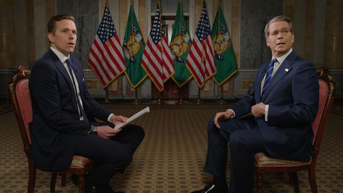 «Ο πρόεδρος σε θέλει αμέσως»: Η στιγμή που ο Σκοτ Μπέσεντ εγκαταλείπει συνέντευξη και γυρίζει με τρεμάμενη φωνή