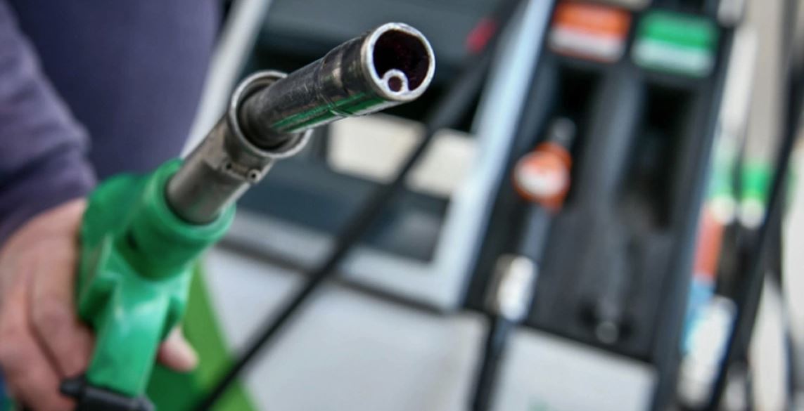 Fuel pass 2026: Τα εισοδηματικά κριτήρια – Τι δικαιούστε με ψηφιακή κάρτα και τι με κατάθεση σε iban