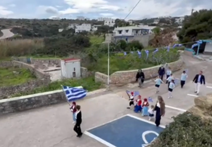 «Μαζί» στην παρέλαση της 25ης Μαρτίου- Μήνυμα ενότητας σε σχολεία ακριτικών περιοχών