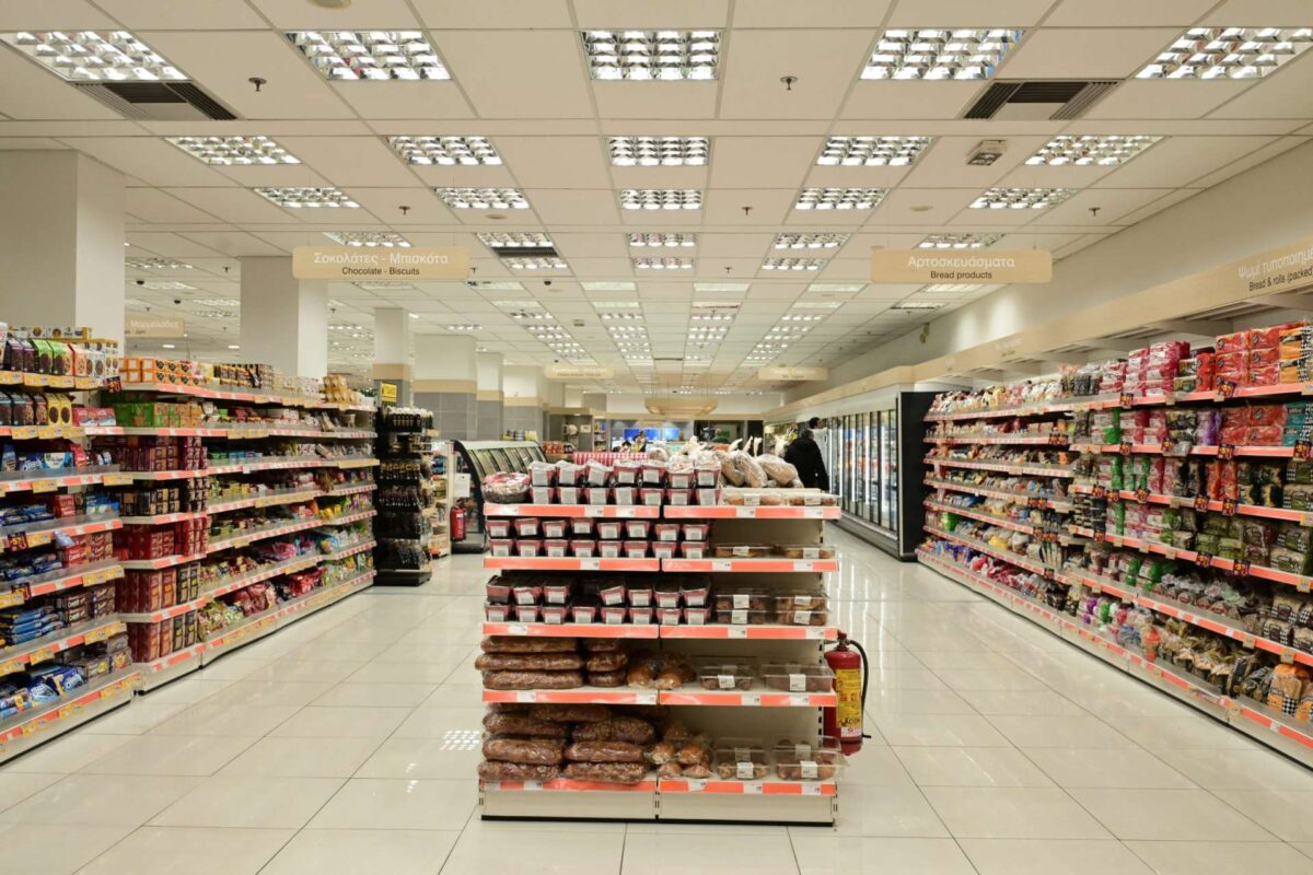 Μέτρα κατά της αισχροκέρδειας: Πώς θα εφαρμοστεί το πλαφόν σε τρόφιμα και καύσιμα