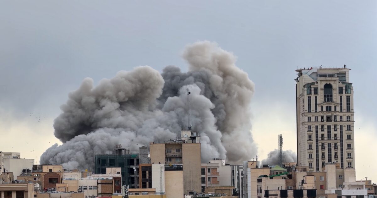 Ιράν: «Οικοκτονία» οι βομβαρδισμοί του Ισραήλ σε   εγκαταστάσεις αποθήκευσης καυσίμων