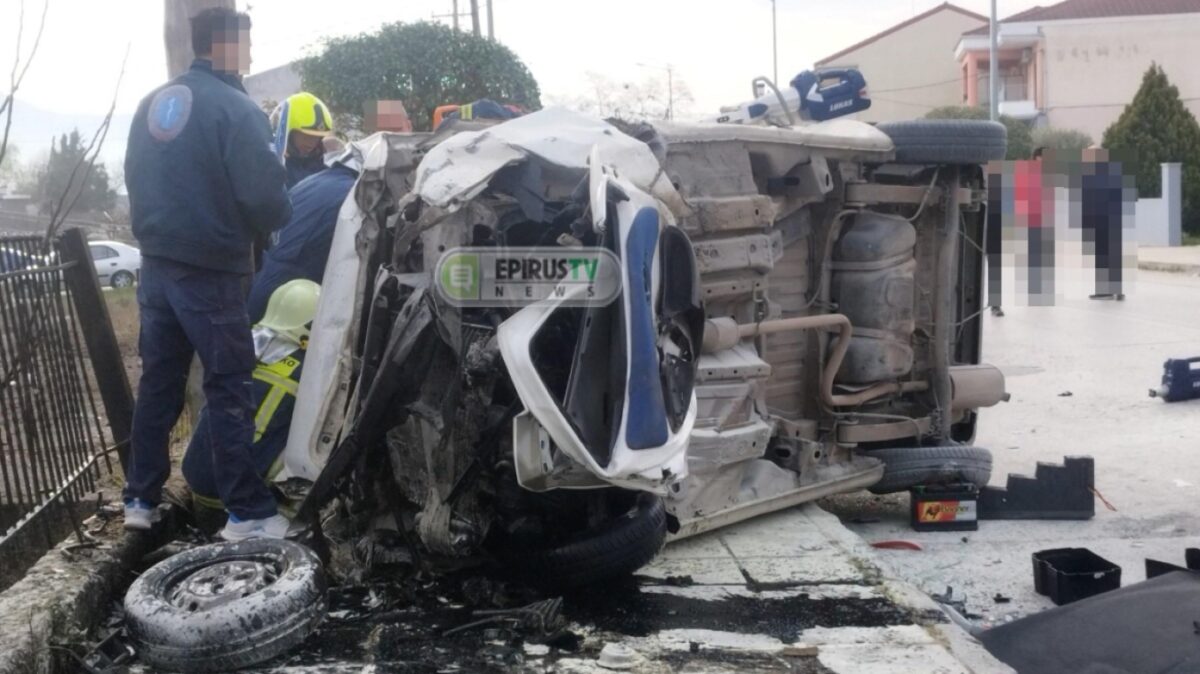 Σοβαρό τροχαίο στα Ιωάννινα με σύγκρουση οχημάτων: Στο νοσοκομείο οι δύο οδηγοί, δείτε βίντεο
