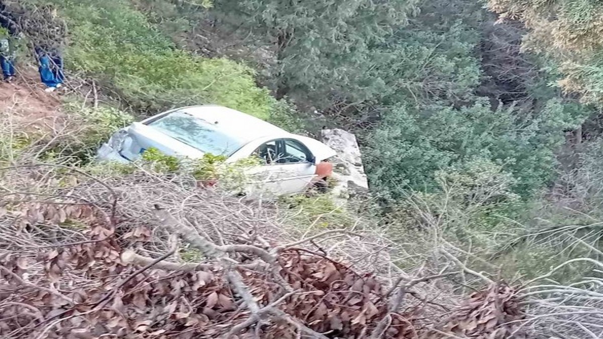 Σοβαρό τροχαίο στη Ρόδο-Αυτοκίνητο κατέληξε στον γκρεμό