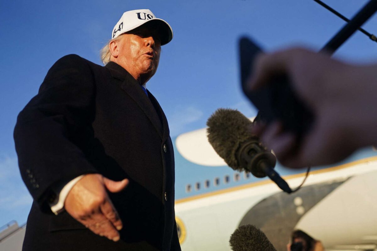 Ο Τραμπ προτρέπει χώρες να στείλουν πλοία για να ασφαλίσουν τα Στενά του Ορμούζ – «Οι ΗΠΑ θα βομβαρδίζουν ανελέητα την ακτογραμμή»