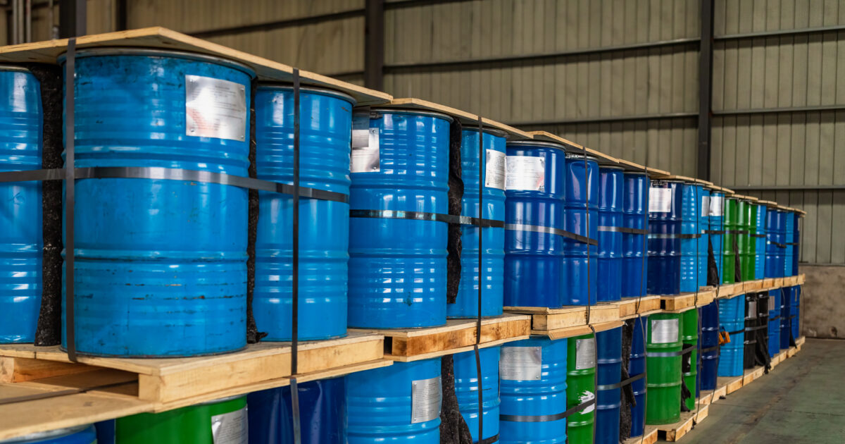 Διεθνής Οργανισμός Ενέργειας: Αποδεσμεύει 411 εκατ. βαρέλια πετρέλαιο για να συγκρατήσει τις τιμές