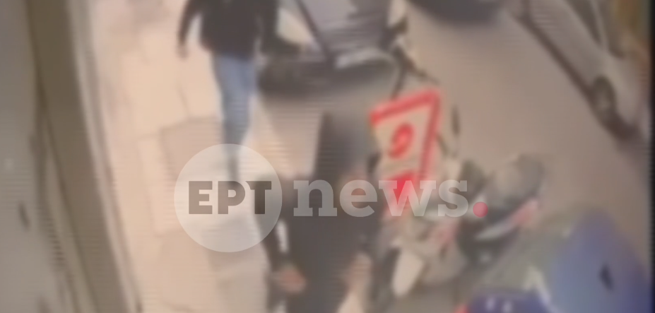 Βίντεο ντοκουμέντο του ΕΡΤnews από τη στιγμή που δράστες τρέχουν να διαφύγουν μετά το μαχαίρωμα 17χρονου στον Άγιο Παντελεήμονα