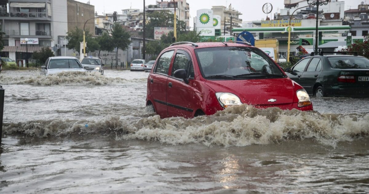 Στήριξη πληγέντων από φυσικές καταστροφές: Τι φέρνει το νομοσχέδιο του υπουργείου Κλιματικής Κρίσης