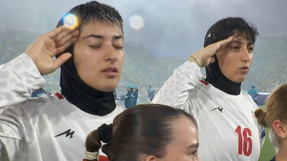 Δείτε βίντεο από τη δραματική απόδραση της γυναικείας ομάδας ποδοσφαίρου του Ιράν