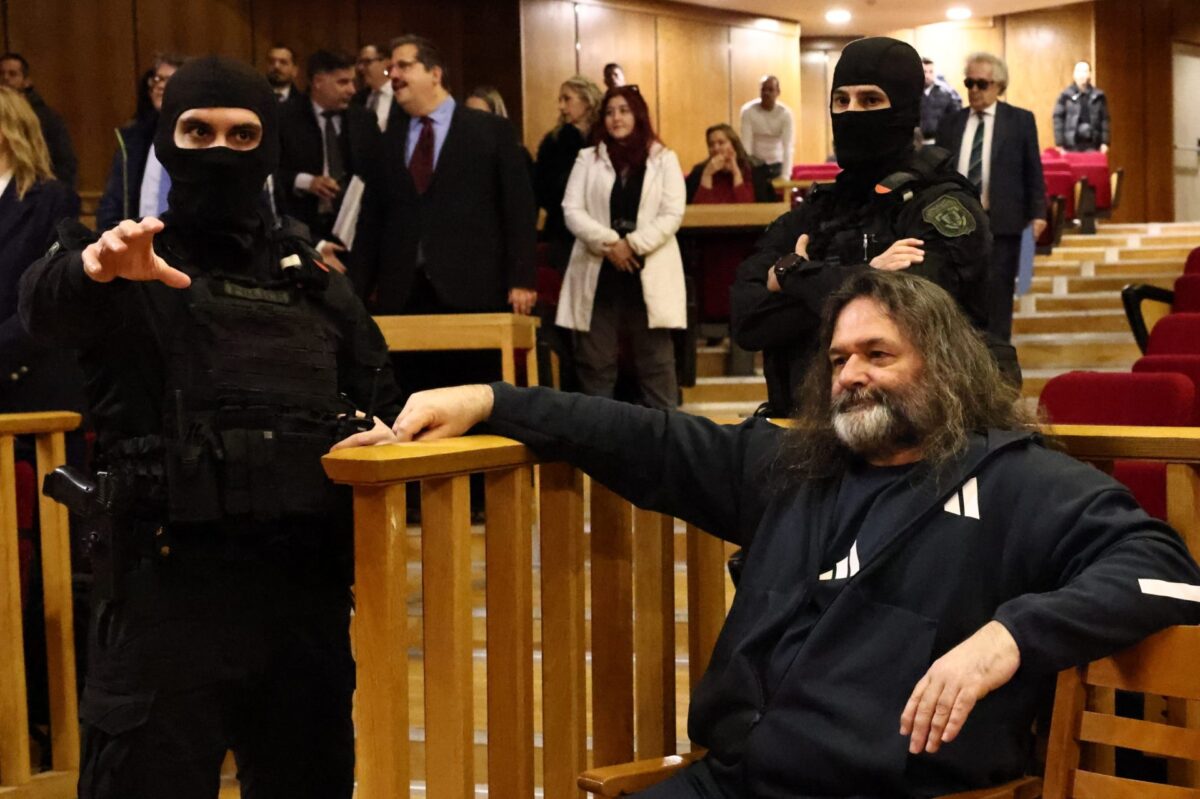 Δίκη για Χρυσή Αυγή: Ένοχοι και οι 42 κατηγορούμενοι – Συγκέντρωση έξω από το Εφετείο