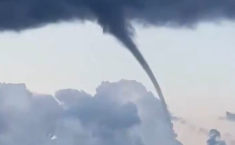 Υδροστρόβιλος σχηματίστηκε στη Σάμο – Βίντεο κατέγραψε την ένταση του καιρικού φαινομένου