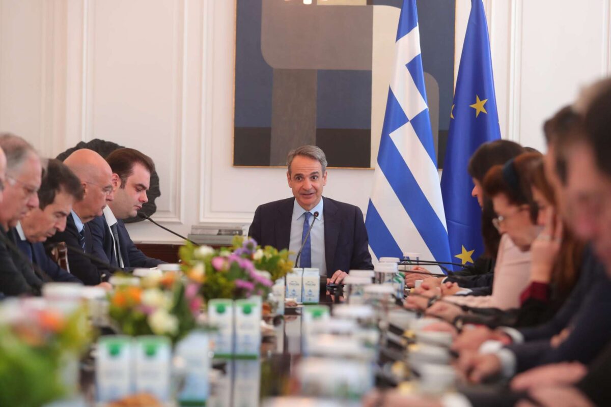 Μητσοτάκης: Στα 920 ευρώ ο κατώτατος μισθός από 1η Απριλίου – Μηνιαία αύξηση 40 ευρώ από πέρυσι