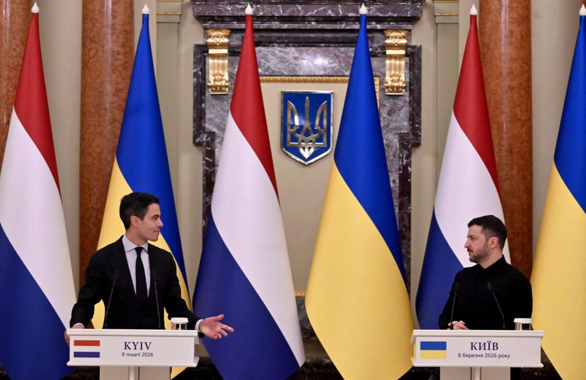 Για κοινή παραγωγή όπλων συνομίλησε ο Βολοντίμιρ  Ζελένσκι με τον Ολλανδό πρωθυπουργό Ρομπ Γέτεν