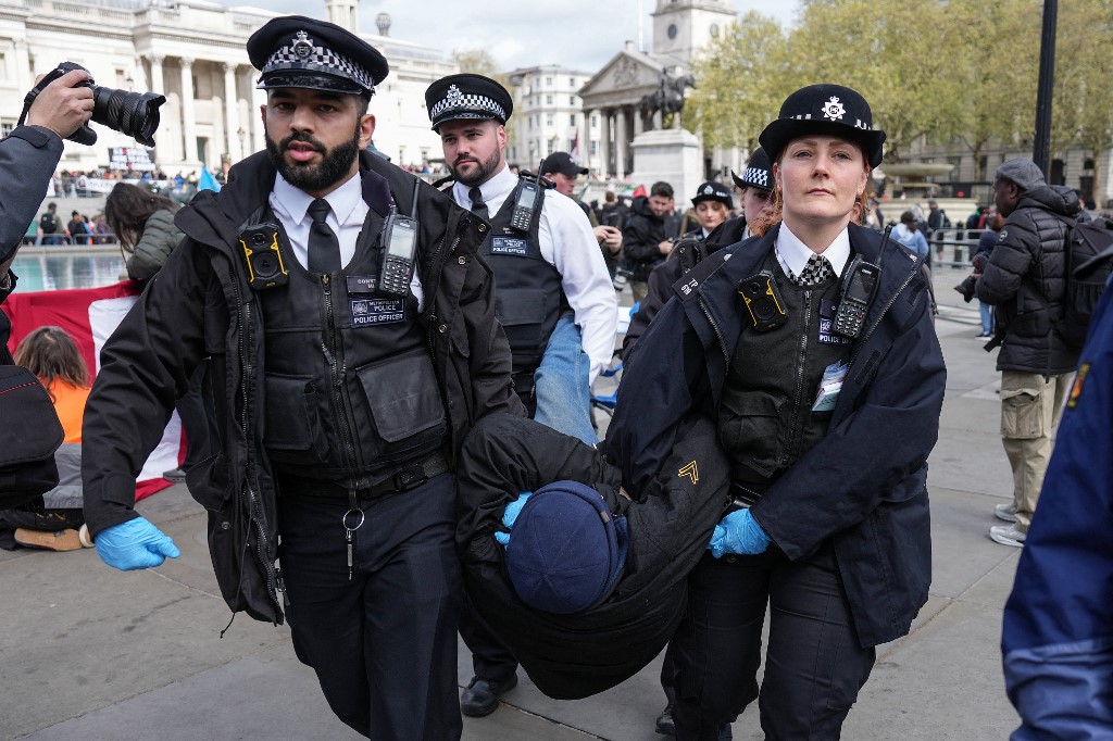 Λονδίνο: Πάνω από 500 συλλήψεις σε διαδήλωση υπέρ της Palestine Action – Ανάμεσά τους και ο τραγουδιστής των Massive Attack