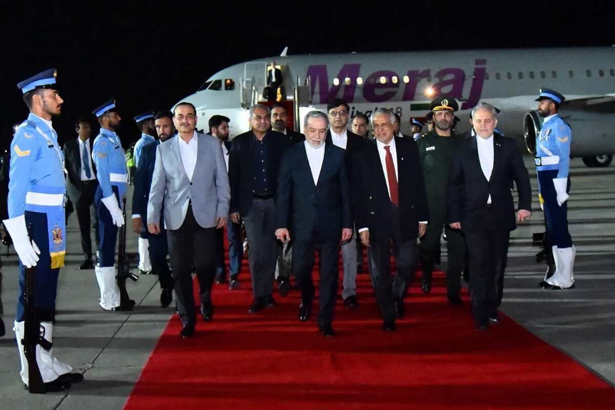 Στο Ισλαμαμπάντ η αντιπροσωπεία του Ιράν – «Δεν έχουν προγραμματιστεί συνομιλίες με τις ΗΠΑ», διαμηνύει η Τεχεράνη