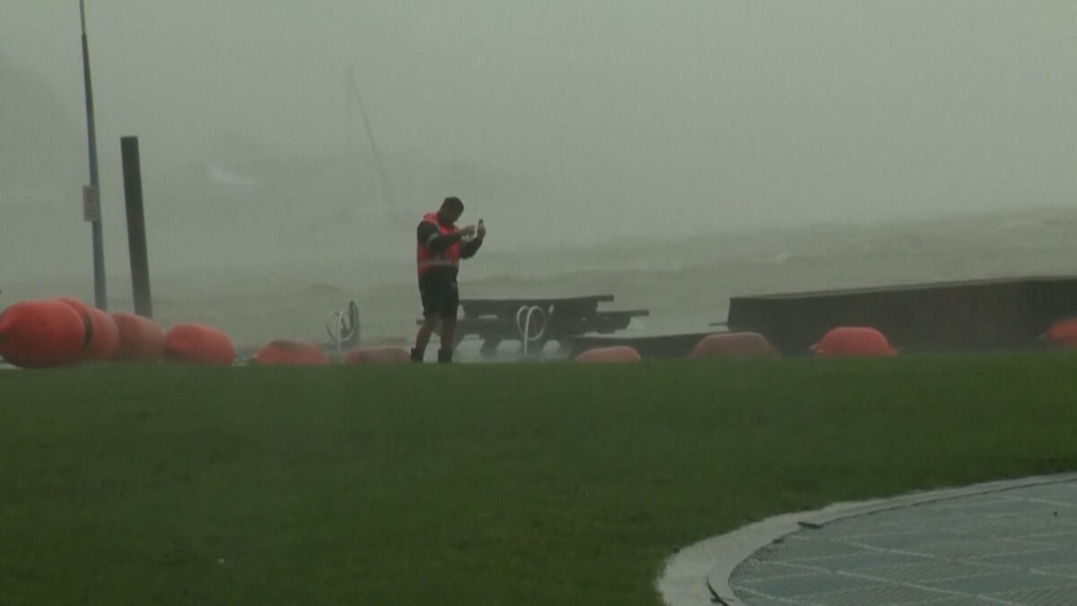 Νέα Ζηλανδία: Πλημμύρες και ισχυροί άνεμοι από τον κυκλώνα Βαϊάνου – Εκατοντάδες εκκενώσεις