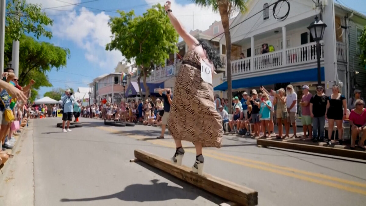 Φλόριντα: Γιορτάζουν την «ανεξαρτησία» του Κι Γουέστ με τον «παραδοσιακό» αγώνα δρόμου με τακούνια