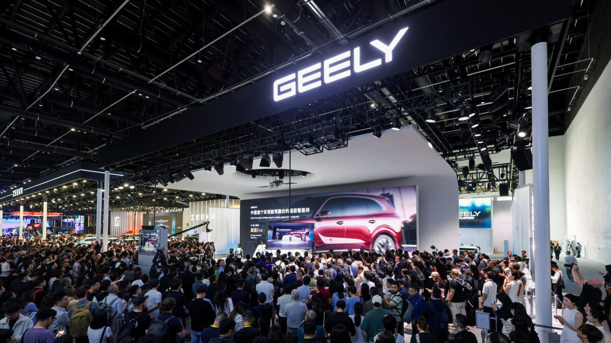 Η Geely παρουσιάζει το πλήρες Τεχνολογικό Οικοσύστημά της και το πρώτο Robotaxi της Κίνας στην Auto China 2026