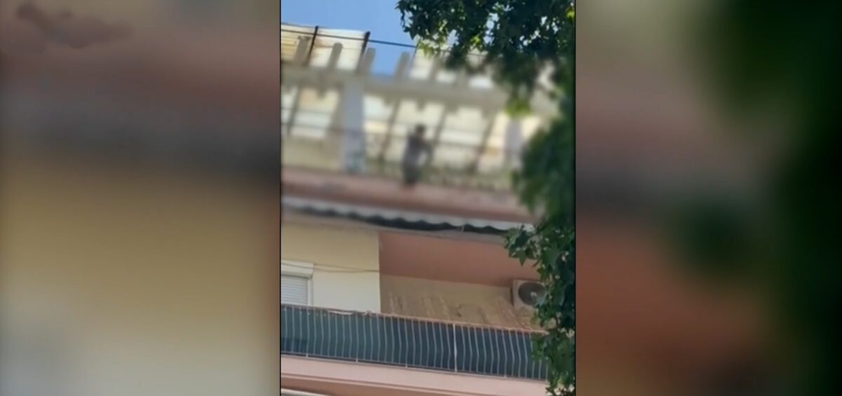 Θεσσαλονίκη: Σοβαρό περιστατικό με 5χρονο μόνο σε μπαλκόνι 6ου ορόφου – Πέταξε μέχρι και την ηλεκτρική σκούπα