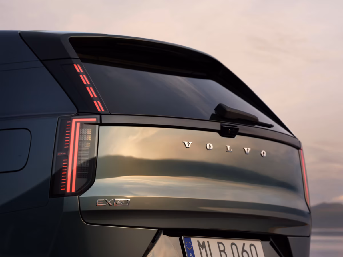 Η Volvo κόβει δαπάνες, αλλά τα κέρδη υποχωρούν πριν από την άφιξη του EX60