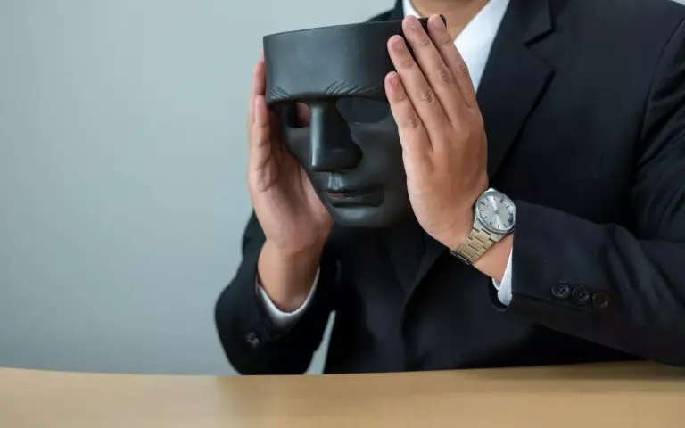 Ποιος πολιτικός παράγοντας κάνει ραντεβού με επιχειρηματίες  στο σπίτι του;